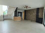 CASA EN VENTA CON 818 M2 EN LOMAS DE COCOYOC