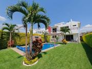 CASA EN VENTA CON 840 M2 EN ALTOS DE OAXTEPEC CON ALBERCA