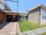 CASA EN VENTA CON 842 M2 EN CUAUTLIXCO CON ALBERCA