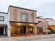 Casa en venta con acabados de lujo, ubicada en Boulevard...