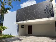casa en venta en Yucatán Country Club, Mérida acabados...