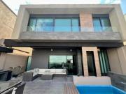 Casa en Venta con acabados de lujo y alberca en privada