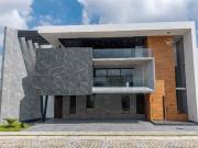 VENTA DE CASA NUEVA CON ACABADOS ALTA GAMA EN LOMAS DE...