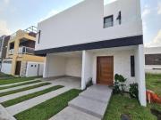 CASA EN VENTA con Alberca