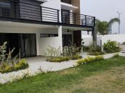 Casa en Venta con alberca en club de golf santa fe al su...