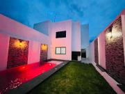 CASA EN VENTA CON ALBERCA, A 5 MIN. DE CENTRAL DE... CASA EN VENTA CON ALBERCA, A 5 MIN. DE CENTRAL DE...