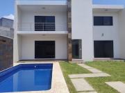 Casa en Cuernavaca en condominio con alberca a estrenar