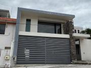 CASA EN VENTA CON ALBERCA COL. MANUEL R DIAZ