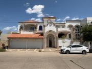 Casa en Venta con Alberca Colonia Montebello
