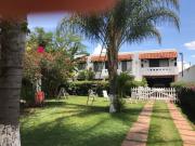 CASA EN VENTA CON ALBERCA CON 3 DEPARTAMENTOS AMUEBLADOS...