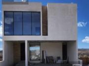 CASA EN VENTA CON ALBERCA EN ALTOZANO