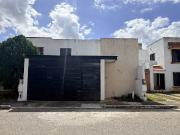 CASA EN VENTA CON ALBERCA EN CERRADA – GRAN SANTA FE...