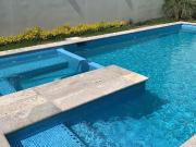 CASA EN VENTA CON ALBERCA Y JACUZZI, EN CLUB DE GOLF LA...