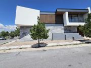 Casa en venta con alberca en Club de Golf la Loma SLP