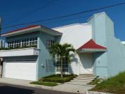 CASA EN VENTA CON ALBERCA EN COSTA DE ORO