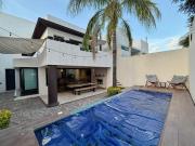 CASA EN VENTA CON ALBERCA EN CUMBRES DEL LAGO,...