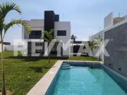 CASA EN VENTA CON ALBERCA EN FRACCIONAMIENTO LOMAS DE...