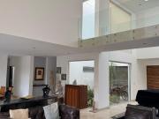 CASA EN VENTA CON ALBERCA EN JURIQUILLA