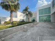 Casa en venta con Alberca en Juriquilla