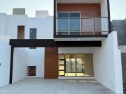 Casa en venta con alberca en Lomas del Mediterr?neo...