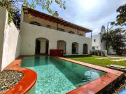 CASA RESIDENCIAL EN VENTA CON ALBERCA Y JARDÍN EN...