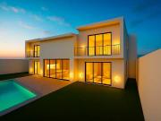 Casa en venta con alberca en Residencial Las Palmas...