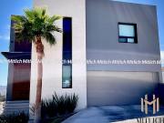 Casa en venta con alberca frente parque Canteras $12,700,000