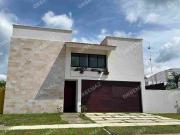 CASA EN VENTA CON ALBERCA NUEVA EN FRACC. SAN MARCOS...