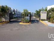 Casa en venta con alberca Paseo de las Palmas 2 91692