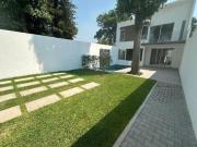 CASA EN VENTA CON ALBERCA PROPIA 4 RECAMARAS 3 BAÑOS Y...