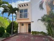 CASA EN VENTA CON ALBERCA PROPIA EN TERRARIUM