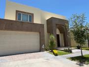 Casa en Venta con Alberca y Equipada en Las Villas, Torreón