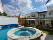 Casa en venta con alberca y jardín privado en Cuernavaca
