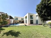 CASA EN VENTA CON ALBERCA Y RECAMARA EN PB EN JURICA,...