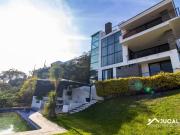 Casa en Venta con Alberca y Vista a Campo de Golf en Las...