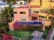 CASA EN VENTA CON ALBERCA Y VISTA AL CAMPO DE GOLF...