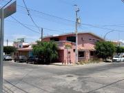 Casa en venta con amplio estacionamiento en Culiacan Centro