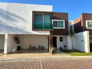 Casa en Venta con amplio jardin en Momoxpan San Pedro...