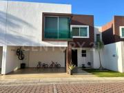 Casa en Venta con amplio jardin en Momoxpan San Pedro...