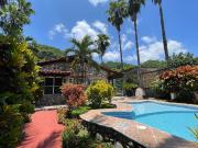 Casa en venta con amplio jardín y alberca en Jalcomulco,...