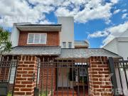 Casa en venta con amplio jardín y pileta en 36 17 y 18