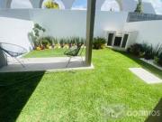 Casa en venta con amplio jardín y terraza diseño único