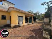 Casa en Venta con Amplio Terreno en la Colonia...