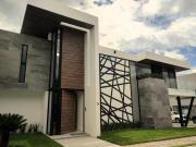 Casa en venta con amplio terreno en Parque Michoacan,...
