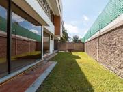 Casa en venta con amplio terreno en Zavaleta, Puebla