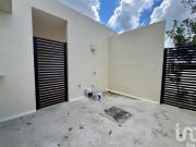 CASA EN VENTA CON AMPLIO TERRENO, PRIVADA TAMORA