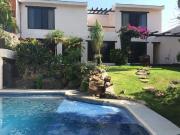 CASA EN VENTA CON AMPLIO TERRENO Y ALBERCA EN LAS...