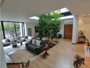 CASA EN VENTA CON APTO EN SANTA ANA