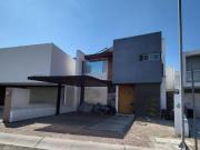 CASA EN VENTA CON BAÑO COMPLETO EN PB