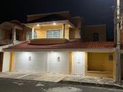 CASA EN VENTA CON BUENA DISTRIBUCIÓN, AMPLIO JARDÍN Y...